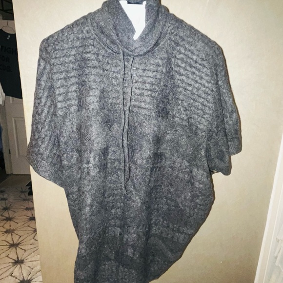 Westbound gray women’s collared poncho. - Picture 3 of 7